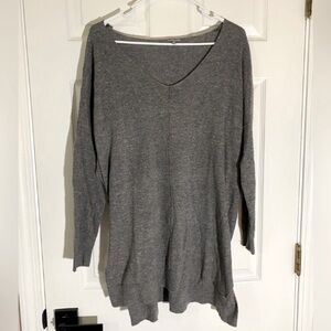 💜3/$25💜 Charlotte Russe Gray Tunic Sweater Size Large